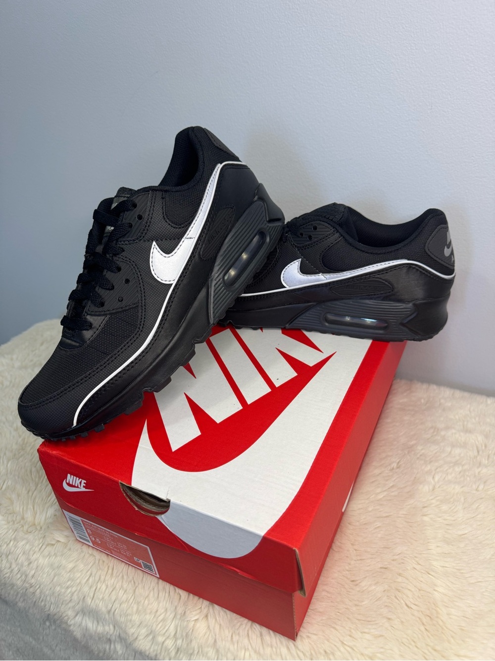 Nike Men’s Black/White Air Max Low-Top Athletic Sneakers